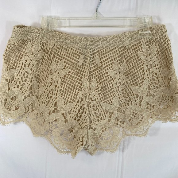 SOLD. EXPRESS Womens Beige Crochet Lined Short Shorts NWOT - Picture 7 of 11